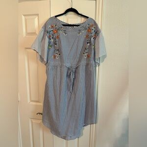 Soft, beautiful maternity dress. 1x.